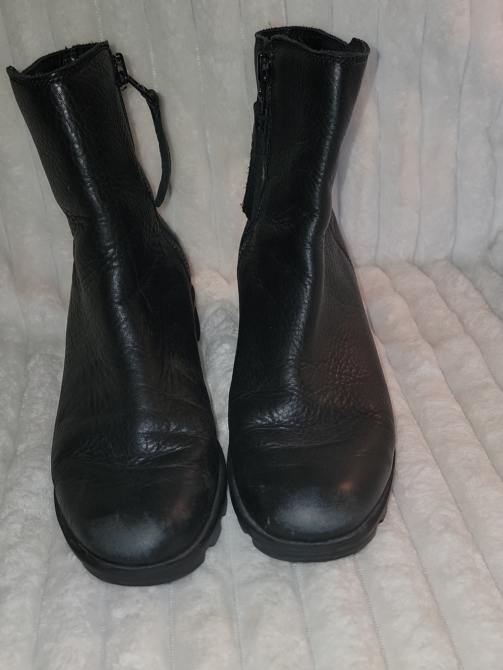 Sorel Black Leather Ankle Booties with Side Zip
